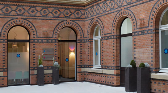 Zahnarzt Hamburg Innenstadt - ZAS Eingangsbereich alte Oberpostdirektion